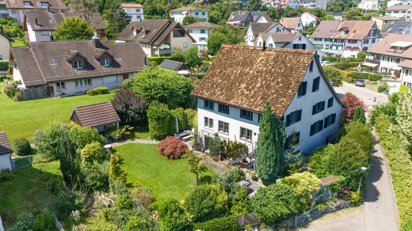 Charmantes Landhaus mit Gartenidylle 2