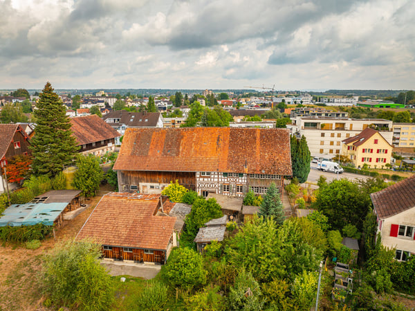 Charmantes Riegelhaus mit Stall und grosszügigem Umschwung 12