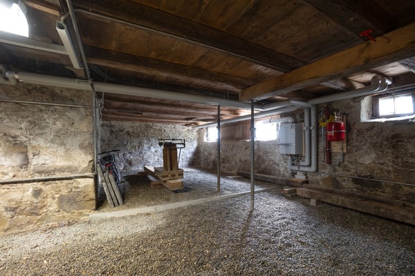 Charmantes Riegelhaus mit Stall und grosszügigem Umschwung 11