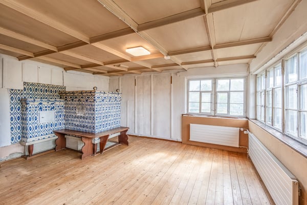 Charmantes Riegelhaus mit Stall und grosszügigem Umschwung 2