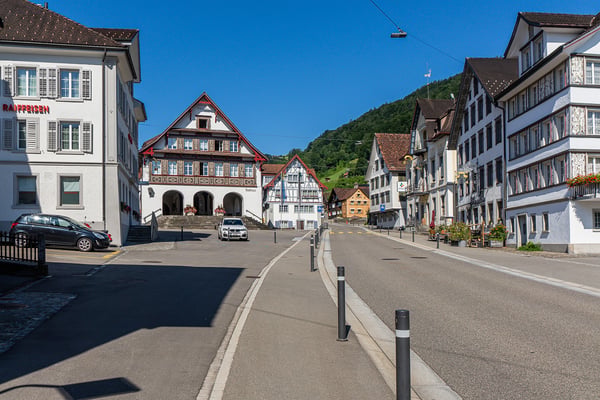 Zentral. Sichtbar. Mit Aussenfläche möglich. 4