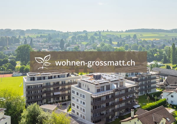 modern, einzigartig, mit Sportplatz und Freibad in unmittelbarer Nähe