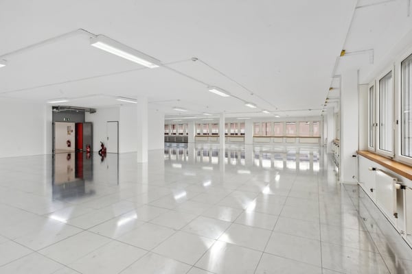 Grand plateau lumineux proche du Flon 7