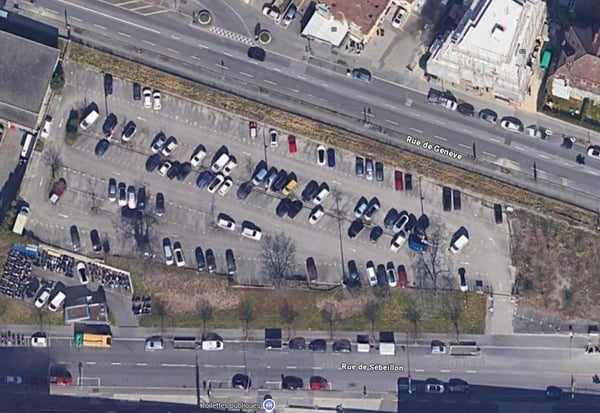 Emplacement de parking extérieur proche du Flon 1