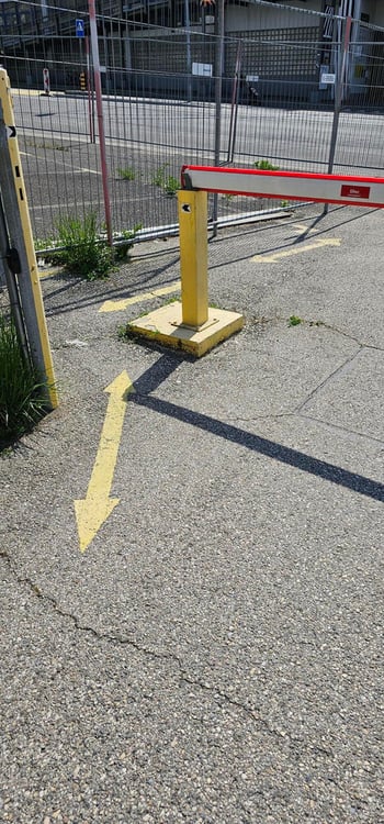 Emplacement de parking extérieur proche du Flon 3
