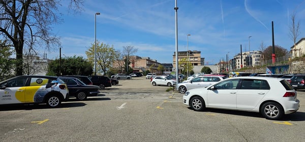 Emplacement de parking extérieur proche du Flon 4