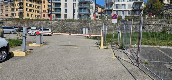 Emplacement de parking extérieur proche du Flon 2