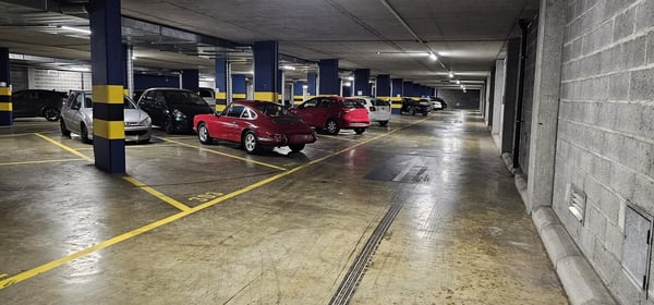 Places de parc intérieures proches du Centre-Ville 5