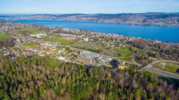 Arbeiten an bestens erschlossener Lage am Stadtrand von Zürich 8
