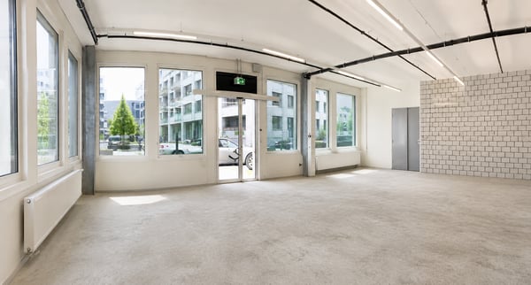 Lichtdurchflutete Gewerbefläche mit grosszügiger Schaufensterfront 4