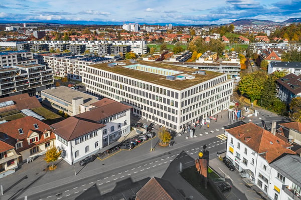 Lichtdurchflutete Gewerbefläche mit grosszügiger Schaufensterfront 3
