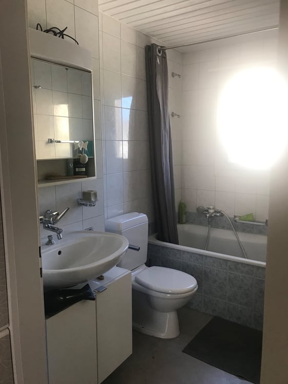 1.5 pièces avec balcon et place de parc au centre 5