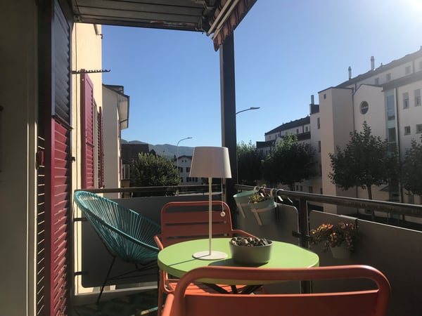 1.5 pièces avec balcon et place de parc au centre 3