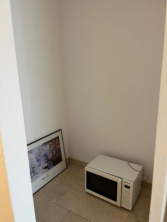 2- Zimmerwohnung (ohne Küche) im steuergünstigen Bäch 3