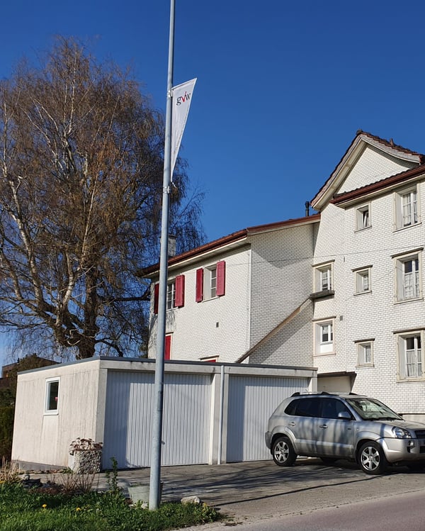 ansprechende 1.5-Zimmerwohnung mit Balkon und 2 Garagen 5