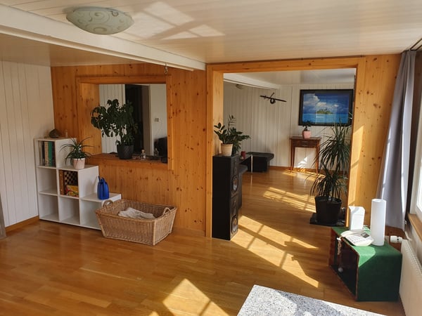 ansprechende 1.5-Zimmerwohnung mit Balkon und 2 Garagen 4