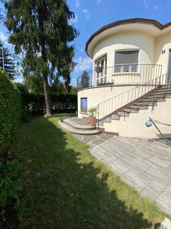 Villa bifamiliare e monolocale (R2) 1