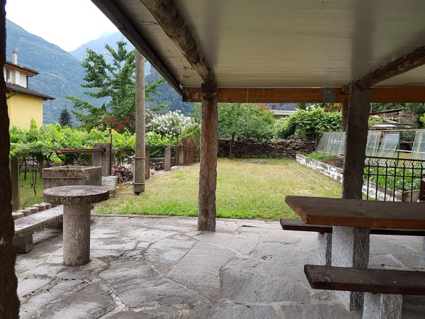 Casa da ristrutturare a Biasca con ampio giardino 2