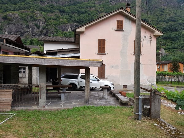 Casa da ristrutturare a Biasca con ampio giardino 4