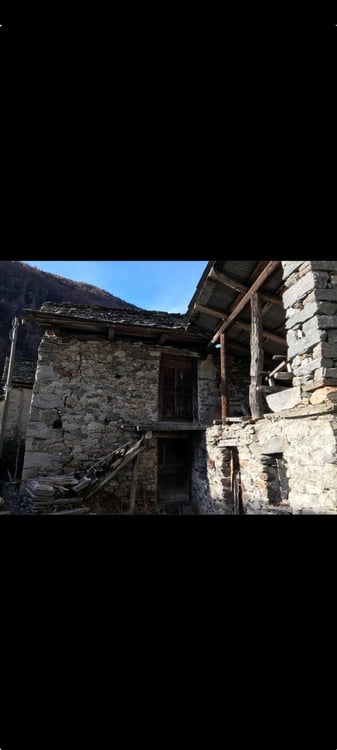 Vendo stalla da ristrutturare in rustico 3