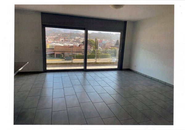 Vendesi luminoso Appartamento in centro a Rancate 3