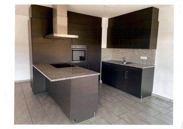 Vendesi luminoso Appartamento in centro a Rancate 2