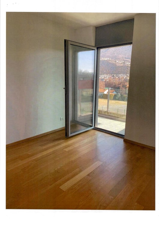 Vendesi luminoso Appartamento in centro a Rancate 4