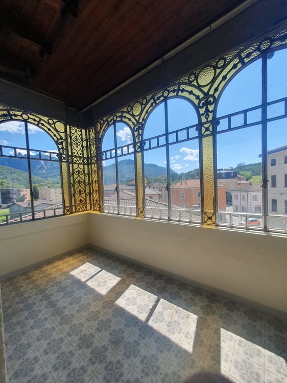 Ampio e ristrutturato 1 1/2 + veranda e giardino 4