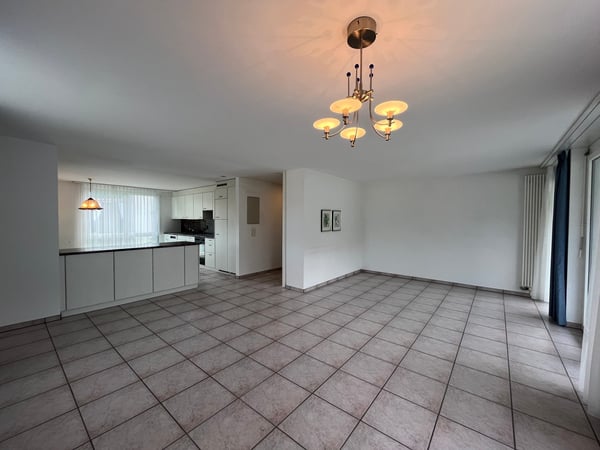 Grosszügige Eigentumswohnung in Feuerthalen zu verkaufen. 2