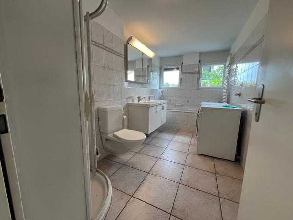 Grosszügige Eigentumswohnung in Feuerthalen zu verkaufen. 4