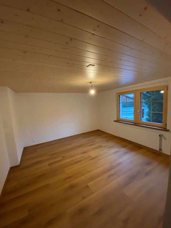 Helle, charmante 2½-Zimmer-Wohnung im Herzen von Diemtigen 3