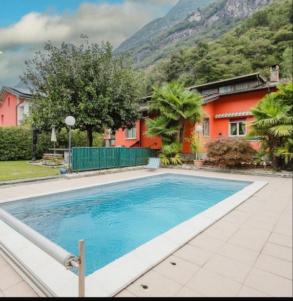 Casa unifamiliare con giardino e piscina a Cresciano 2