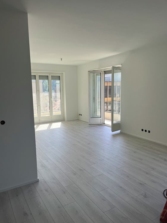 Luminoso attico 1.5 locali a nuovo con 2 balconi 2