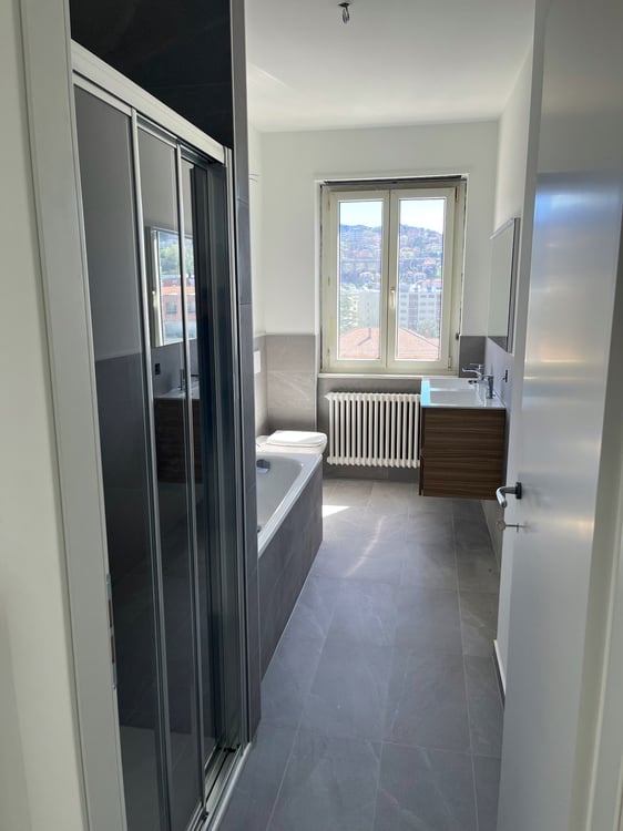 Luminoso attico 1.5 locali a nuovo con 2 balconi 4