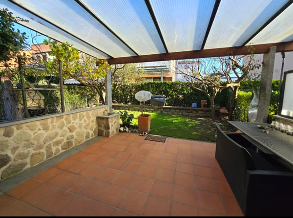 Caslano, casa unifamiliare con giardino 1