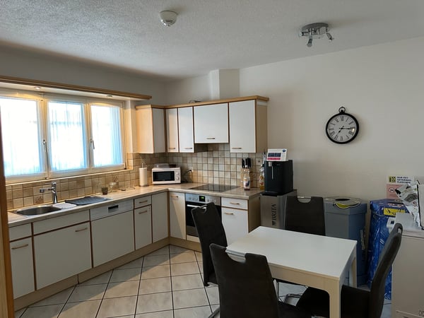 1.5 Zimmer-Wohnung (160m2) mit Terrasse und günstigem PP 1