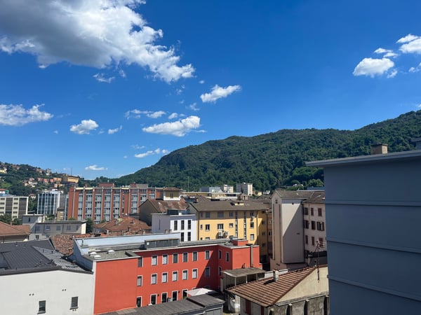 Chiasso - Luminosissimo Attico 1.5 locali con 2 balconi 1