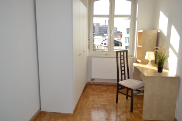 Möblierte WG-Zimmer mit Doppelbett ab sofort / Shared flat