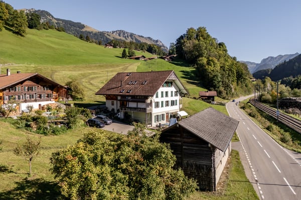 3-Familienhaus mit Scheune 4