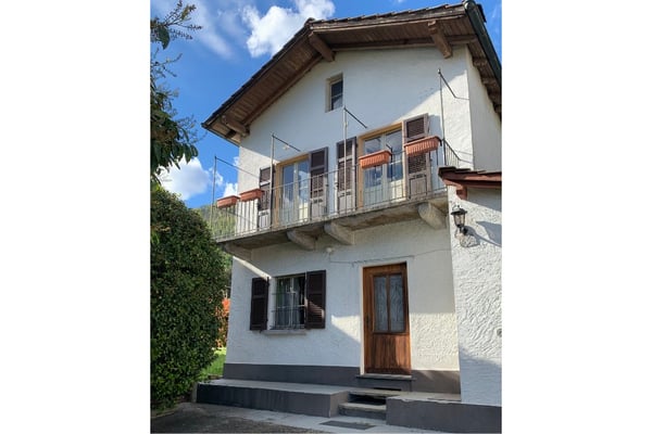 Casa tipica ticinese in regalo, paghi terreno edificabile 1