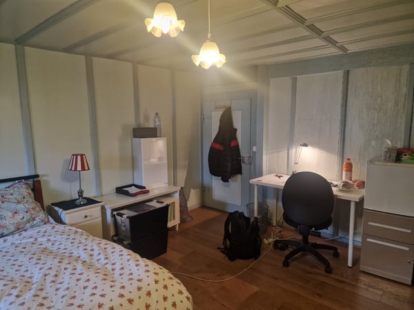 wunderschönes möbliertes Zimmer mit eigenem Badezimmer 2