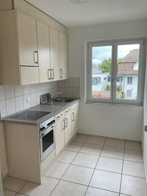 Zu vermieten: Lichtdurchflutete 1-Zimmer-Wohnung im 2. OG