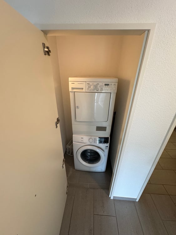 Günstige Helle 1.5 Zimmer Wohnung 4