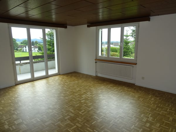 Freistehend, grosses, helles Einfamilienhaus mit Garten 2