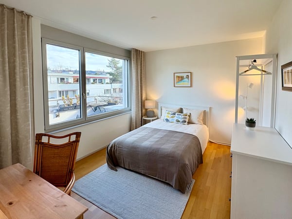 Möbliertes Zimmer mit eigenem Bad & Badewanne | Seeblick