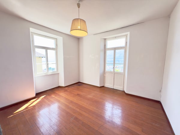 Casa bifamiliare con 3 appartamenti con vista mozzafiato 4