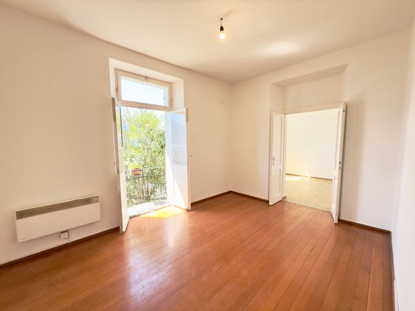 Casa bifamiliare con 3 appartamenti con vista mozzafiato 2