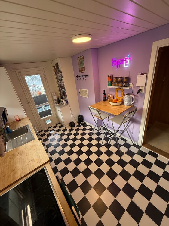 Bijou-Chalet mit Traum-Seesicht 1.5-Zimmer in Bäch 3