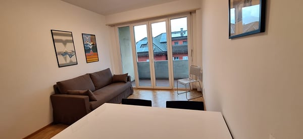 Ampia camera in appartamento (appena rinnovato e arredato) 4