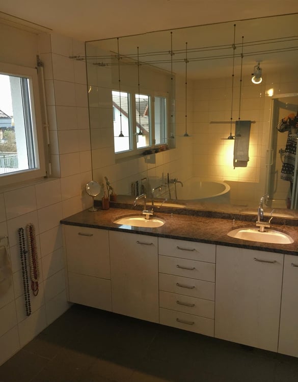 Ruhiges Einfamilienhaus mit grossem Garten und 3 Parkplätzen 3